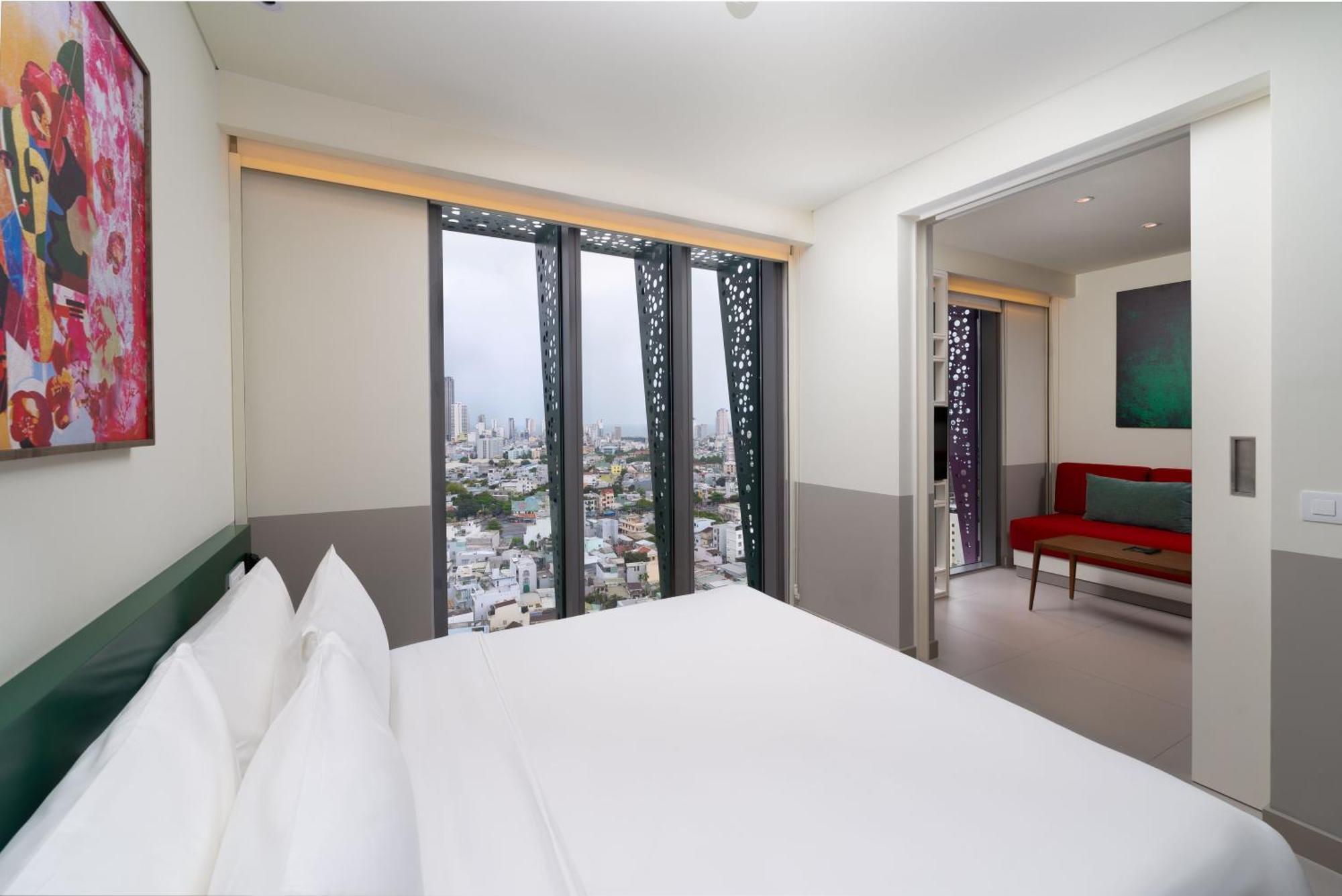 Wink Icon Hotel Danang Riverside - Luxury Suites - 24Hrs Stay & Rooftop Pool Bar Exterior photo