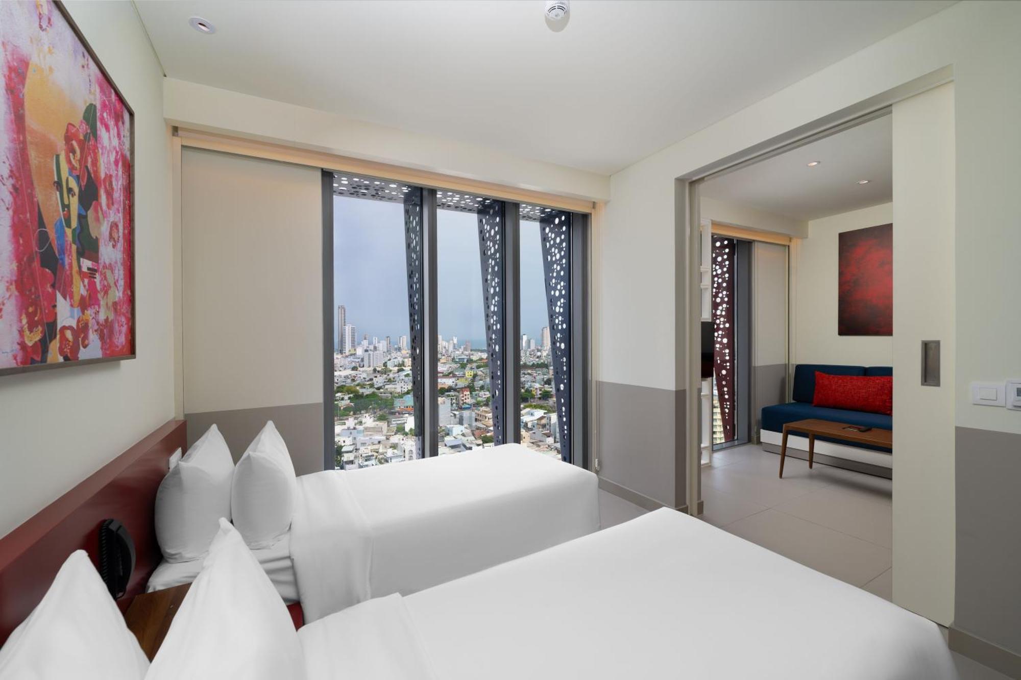 Wink Icon Hotel Danang Riverside - Luxury Suites - 24Hrs Stay & Rooftop Pool Bar Room photo
