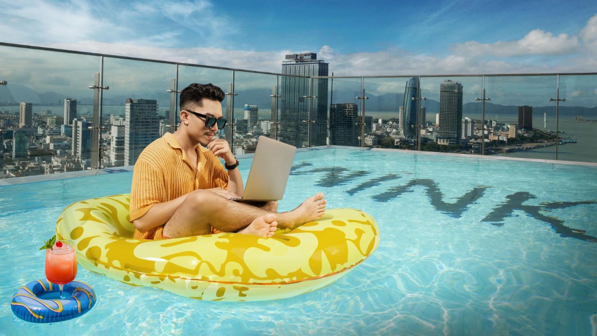 Wink Icon Hotel Danang Riverside - Luxury Suites - 24Hrs Stay & Rooftop Pool Bar Exterior photo