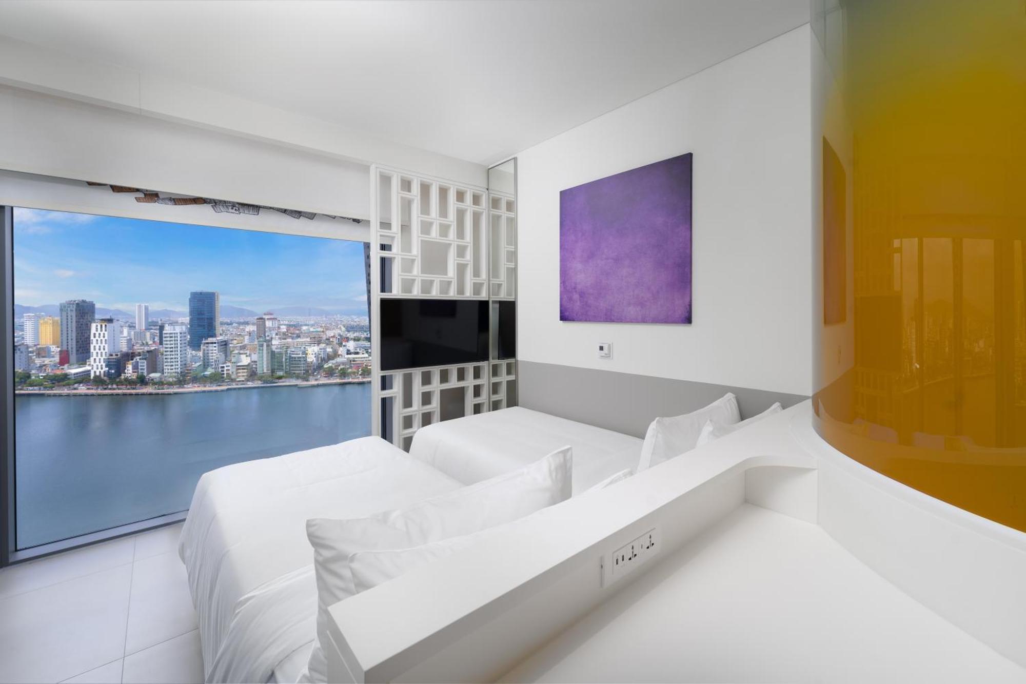 Wink Icon Hotel Danang Riverside - Luxury Suites - 24Hrs Stay & Rooftop Pool Bar Room photo