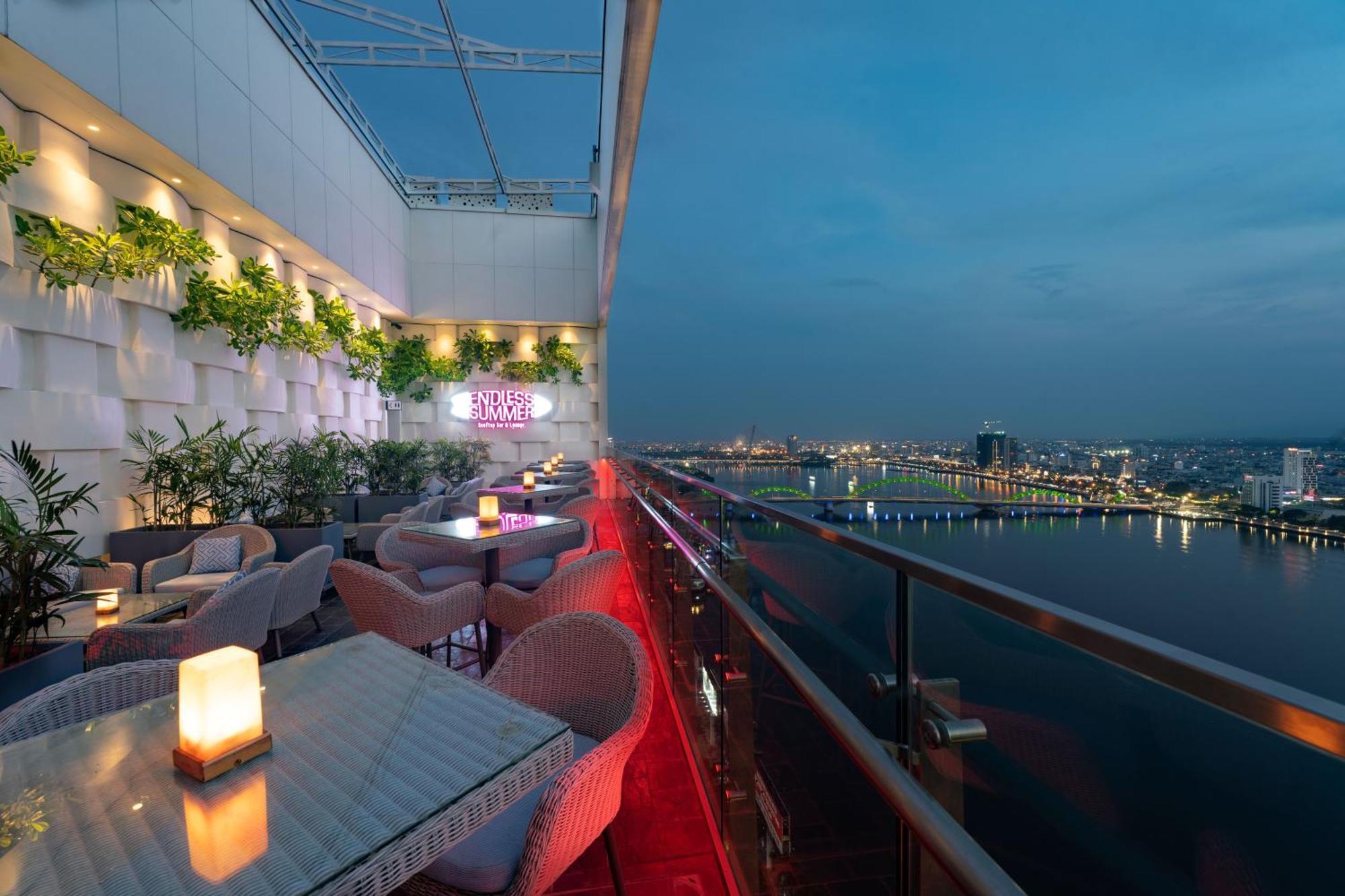 Wink Icon Hotel Danang Riverside - Luxury Suites - 24Hrs Stay & Rooftop Pool Bar Exterior photo